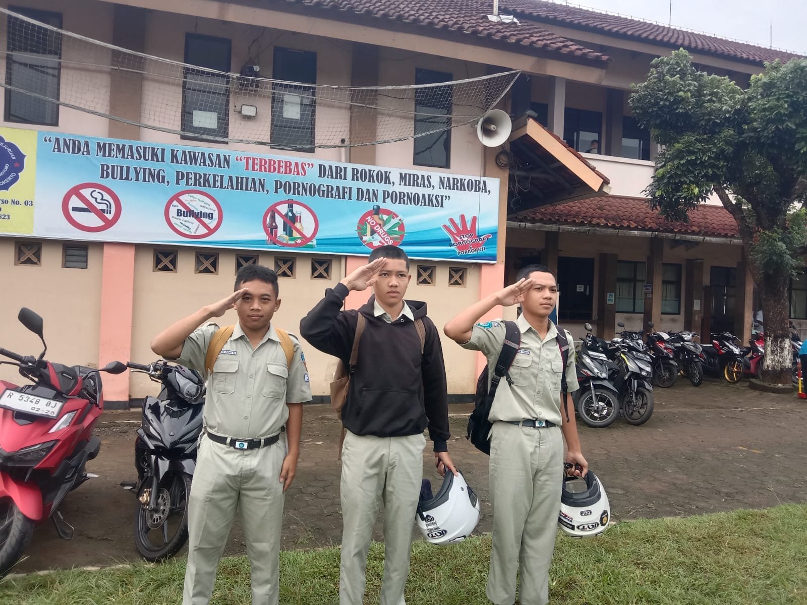 Rutinitas Bendera di SMK Wiworotomo