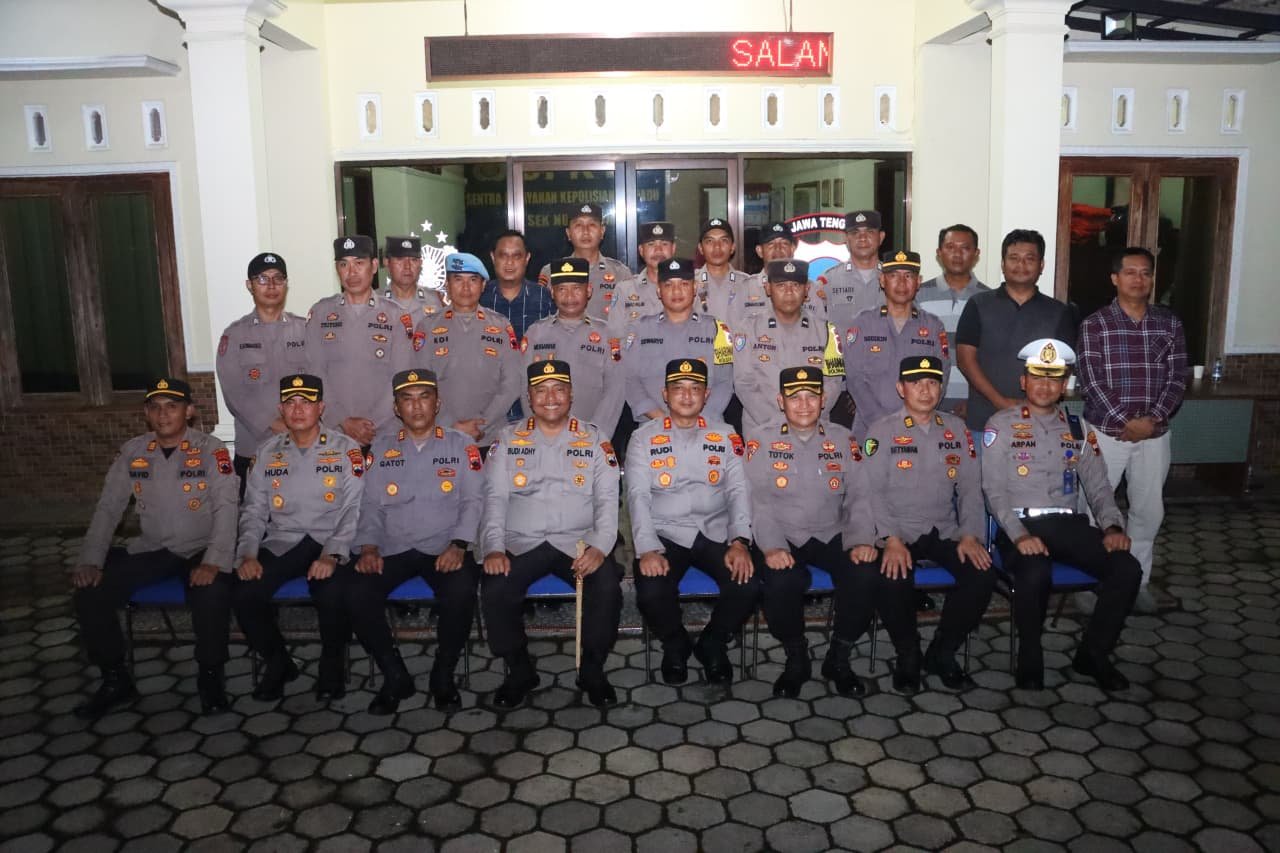 Kapolresta Cilacap Kunjungi Polsek Jajaran, Tekankan Profesionalisme dan Sinergitas TNI-Polri