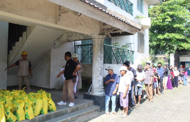 Kebijakan Pemerintah dalam Mengatasi Kemiskinan : Antara Harapan dan Realita