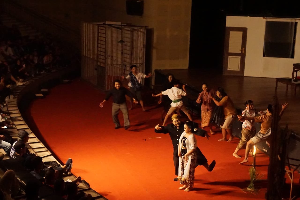 Teater Samudra Guncang Purwokerto, Penonton Membludak di Gedung Soetedja
