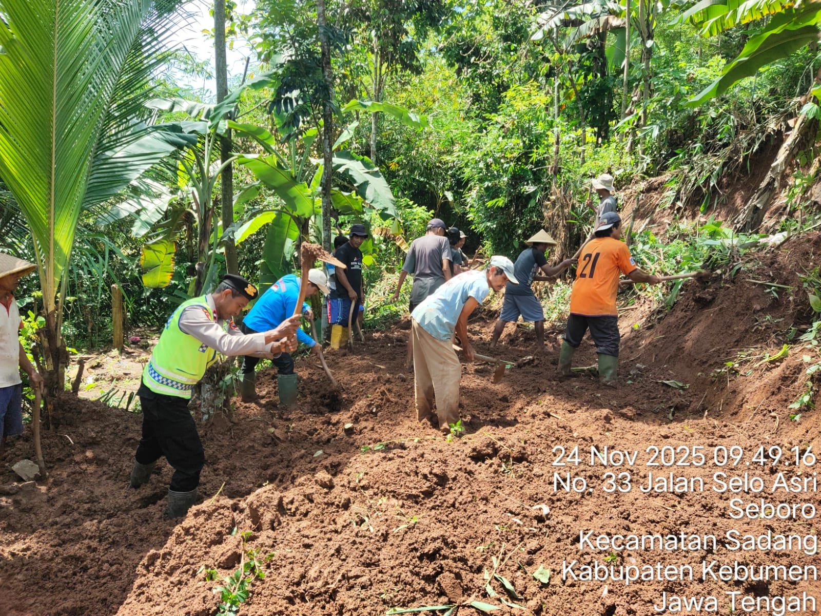 Polsek Jajaran Polres Kebumen Sisir Lokasi Longsor, Warga Diminta Tetap Waspada