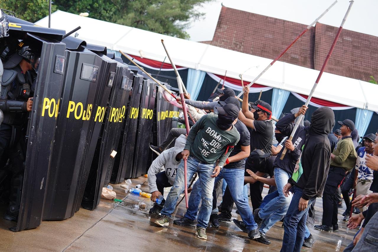 Polri Peragakan Model Pelayanan Unjuk Rasa Terbaru pada Apel Kasatwil 2025, Dirsamapta: “Semua Tindakan Harus Sesuai Prosedur dan Berbasis HAM”