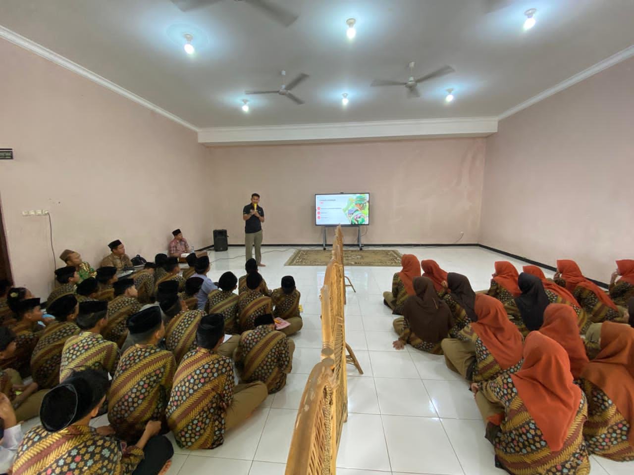 Membidik Mimpi, Menempa Jiwa: Kegiatan Edukatif yang Kenalkan Dunia Keprajuritan kepada Pelajar