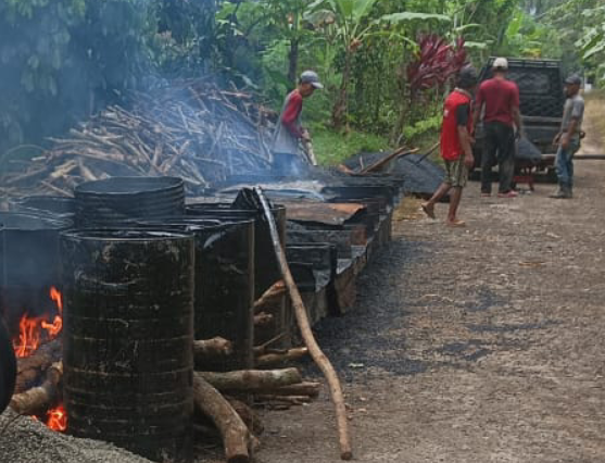Proyek Aspal Misterius di Pengadegan Tanpa Plang, Warga Bingung: “Ini Proyek Siapa?”