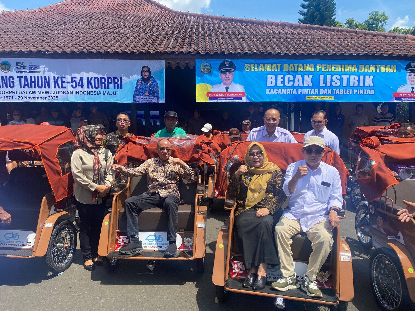 280 Pengayuh Becak Banyumas Terima Becak Listrik Bantuan Presiden Prabowo