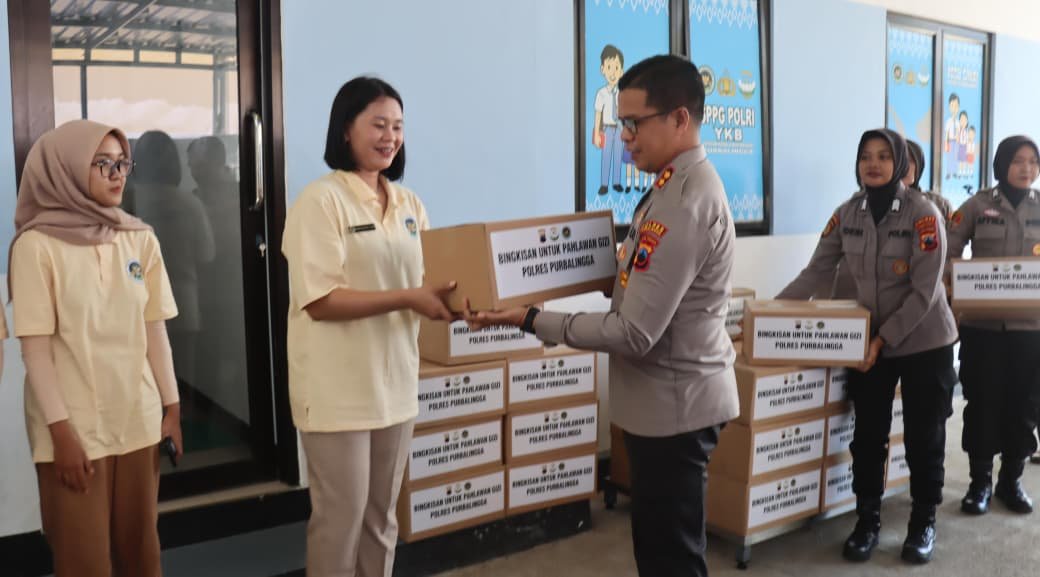 Polres Purbalingga Beri Bingkisan untuk Pahlawan Gizi