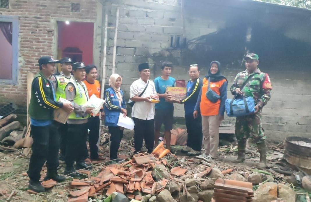 Hujan Lebat dan Angin Kencang Sebabkan Pohon Tumbang dan Rumah Rusak di Kebumen