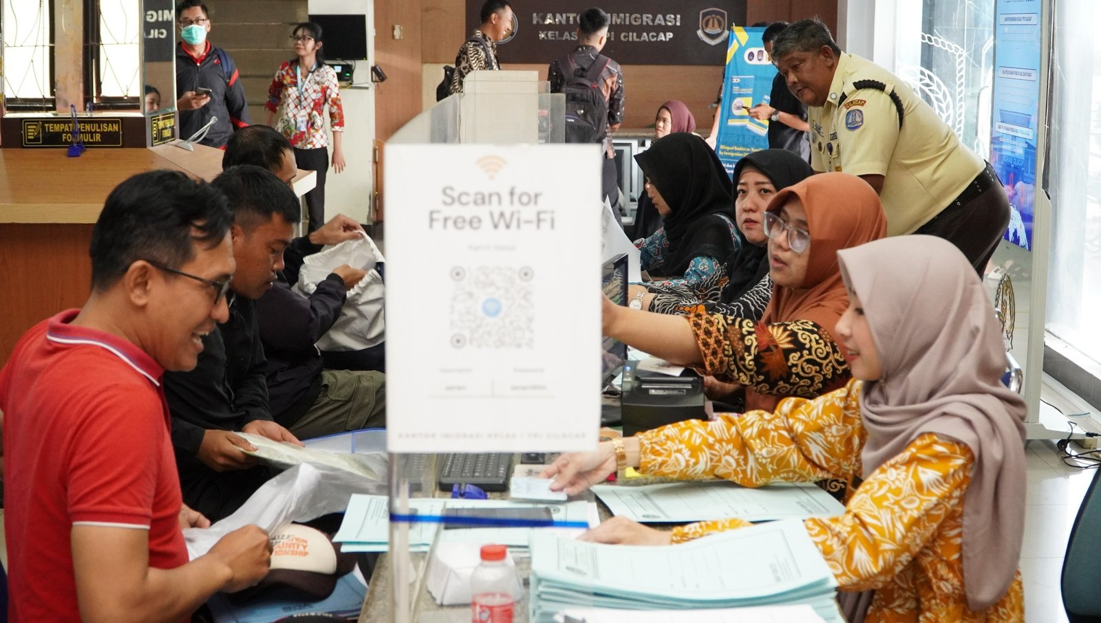 Imigrasi Cilacap Gelar Layanan Paspor Simpatik Peringati Hari Bakti ke-76