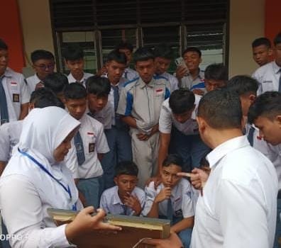 Polisi Sosialisasikan Bahaya Narkoba ke Ratusan Pelajar SMK di Purwokerto