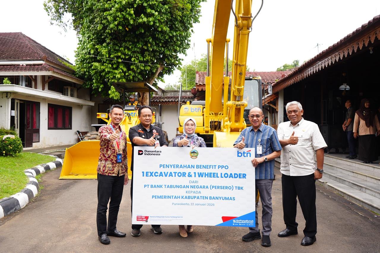 BTN Serahkan 2 Alat Berat ke Banyumas, Sadewo: untuk Atasi Banjir dan Sampah