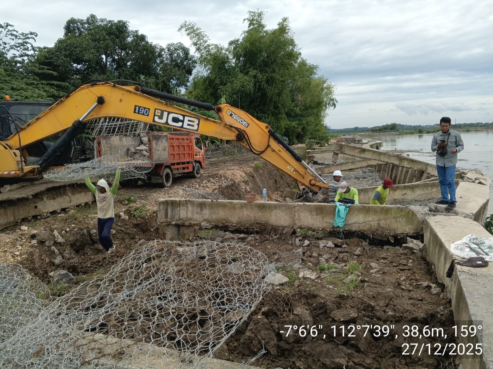 Tebing Bengawan Solo Rusak Lagi, PU SDA Bojonegoro Pastikan Perbaikan Sesuai Kontrak