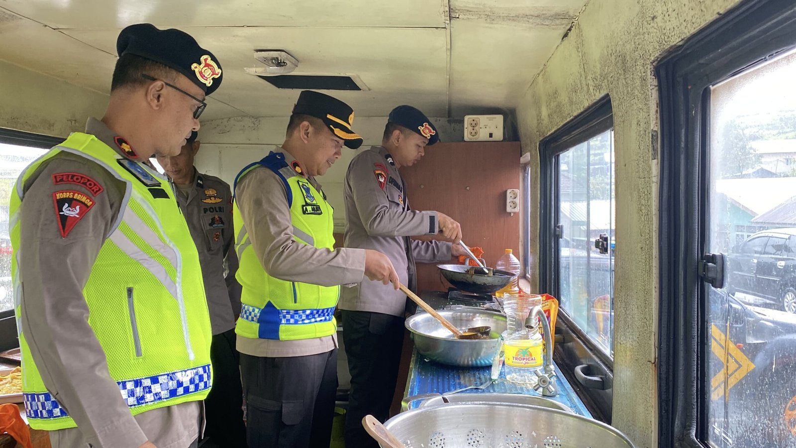 Posko Siaga Bencana Polres Purbalingga Hadirkan Dapur Lapangan dan Mobil Penjernih Air