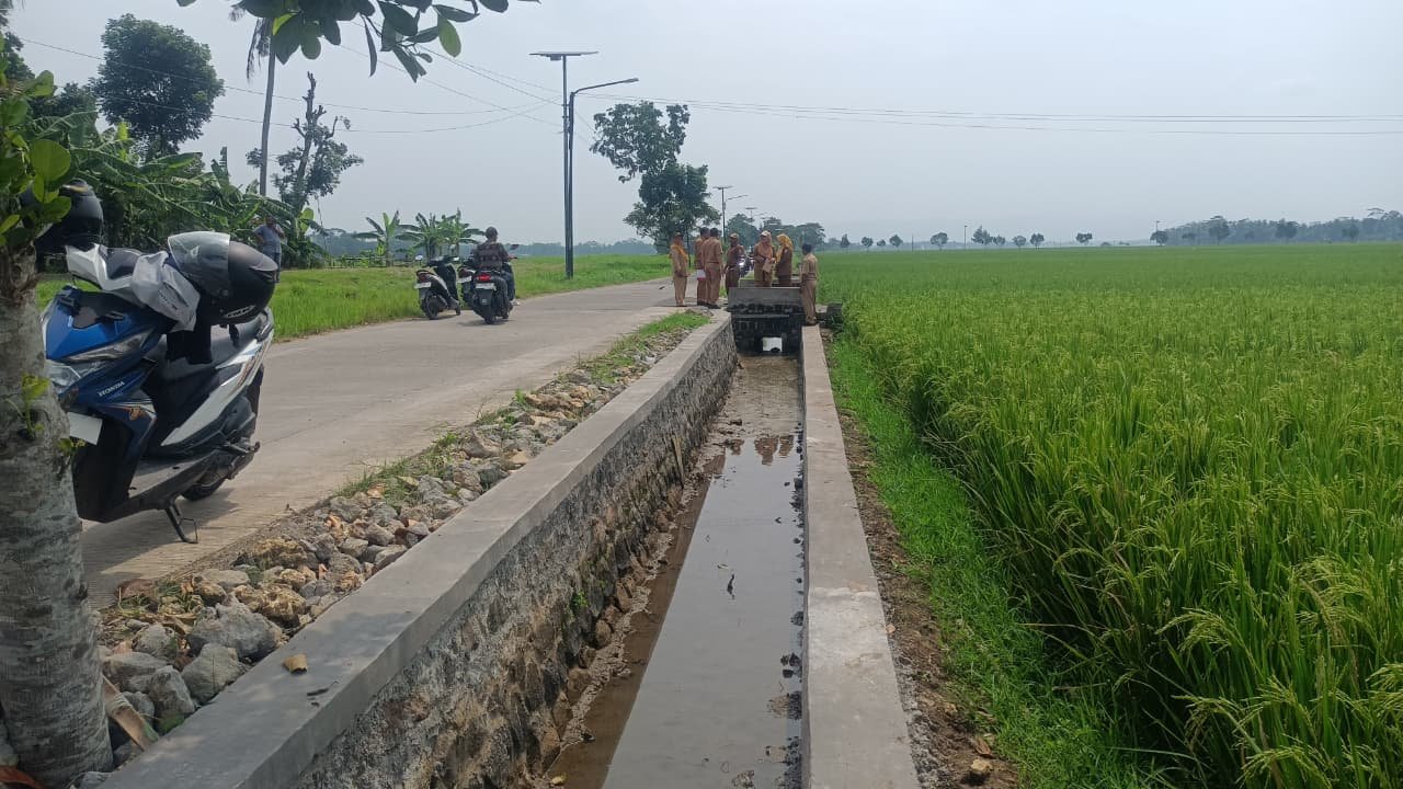 Banprov Rp 100 Juta Digunakan untuk Bangun Drainase di Desa Karangnangka Cilacap