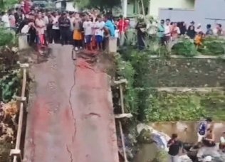 Jembatan Pucung Bedug–Petir di Banjarnegara Patah, Pemkab Bangun Jembatan Darurat