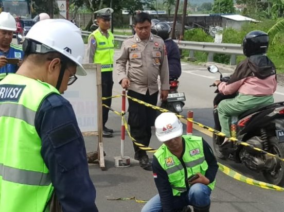 Jembatan Kali Ketek di Kebumen Ambles, Arus Lalu Lintas Jalan Nasional III Terganggu