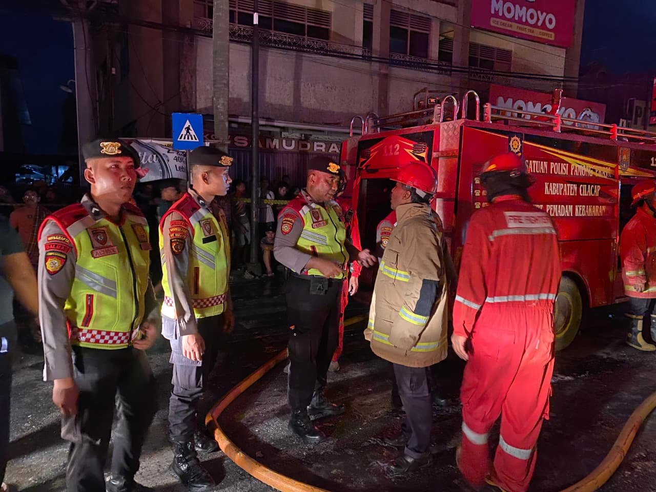 Polresta Cilacap Sigap Amankan Kebakaran Pusat Perbelanjaan, Evakuasi Warga Hingga Pengamanan Aset