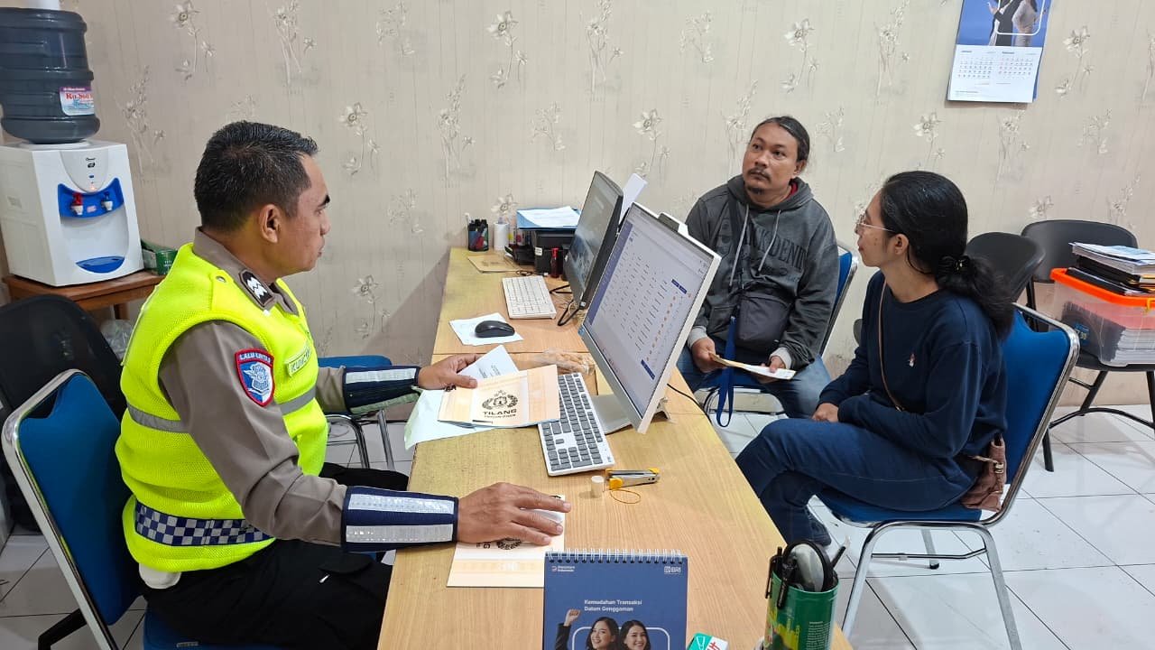 Warga Pedurungan Bagikan Pengalaman Mudahnya Urus Tilang ETLE Resmi di Kantor Polisi