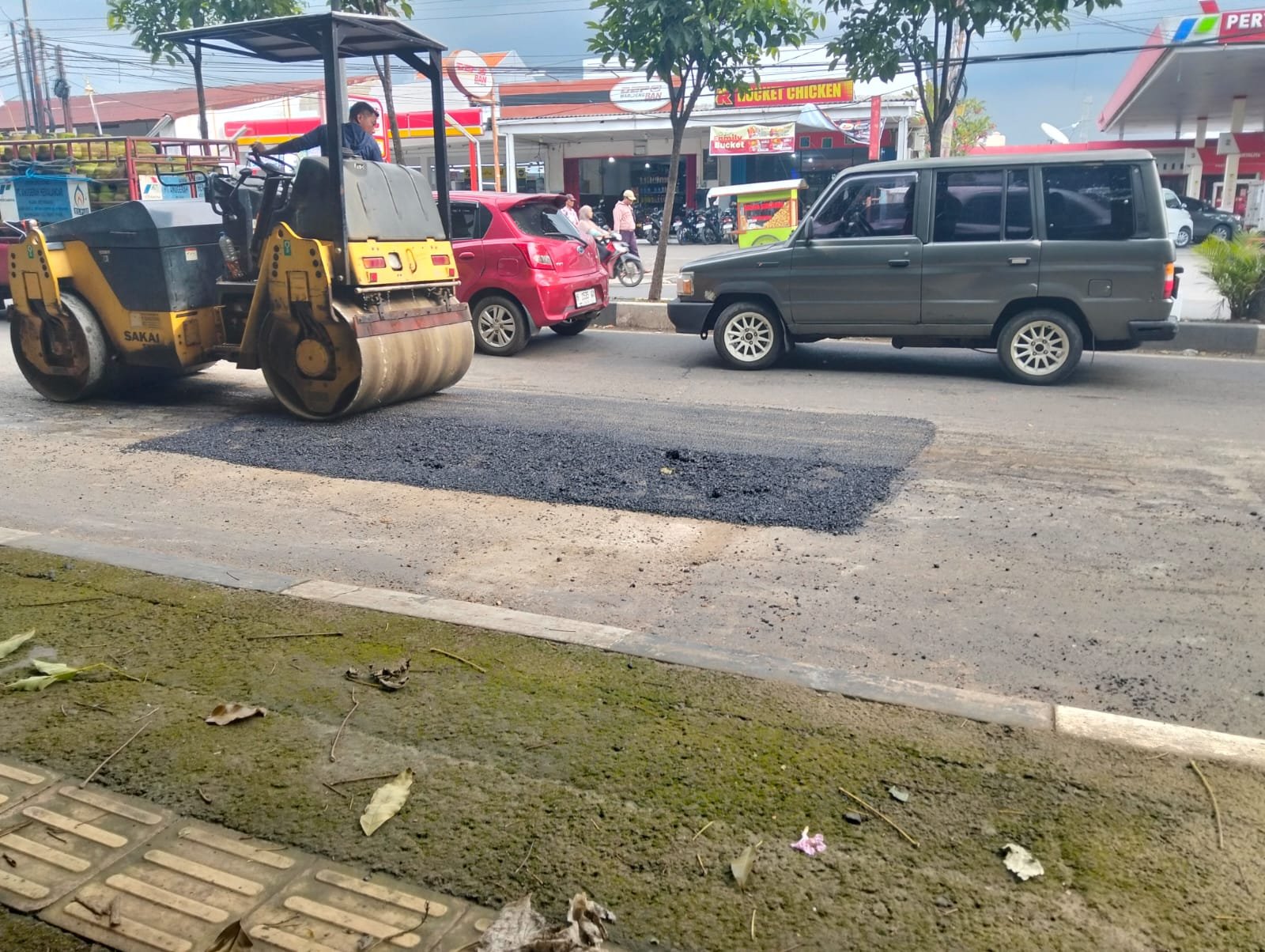 Kolaborasi Swasta dan Pemkot Semarang, Jalan Kalipancur Mulai Diperbaiki