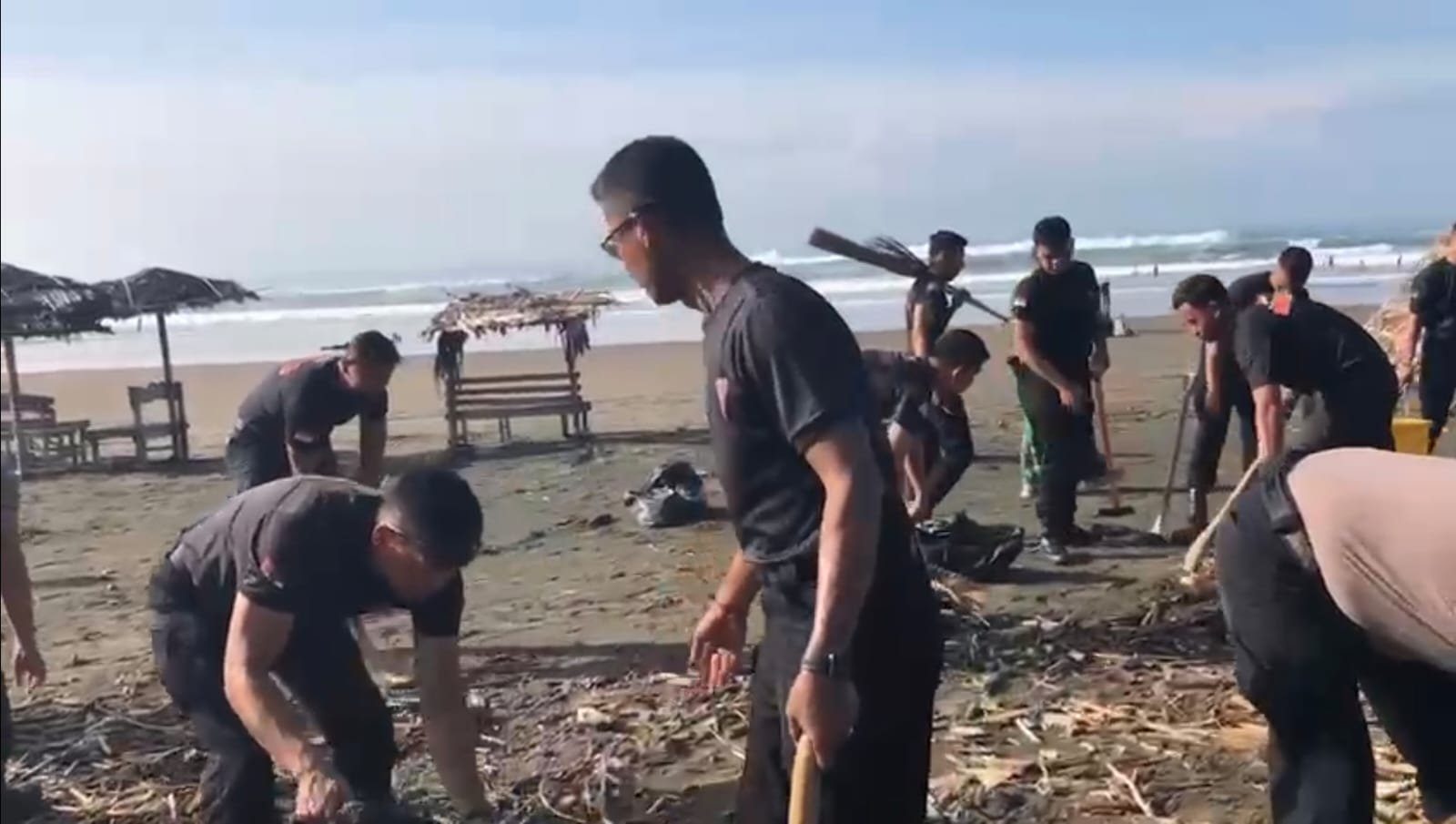 Tindak Lanjut Instruksi Presiden, Satbrimob Polda Jateng Gelar Korvey Massal Pulihkan Kelestarian Lingkungan