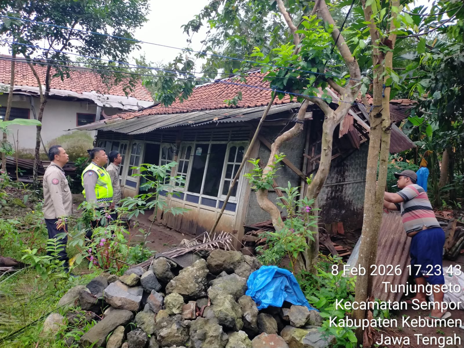 Rumah Warga Sempor Kebumen Nyaris Roboh Diduga Dampak Gempa Pacitan