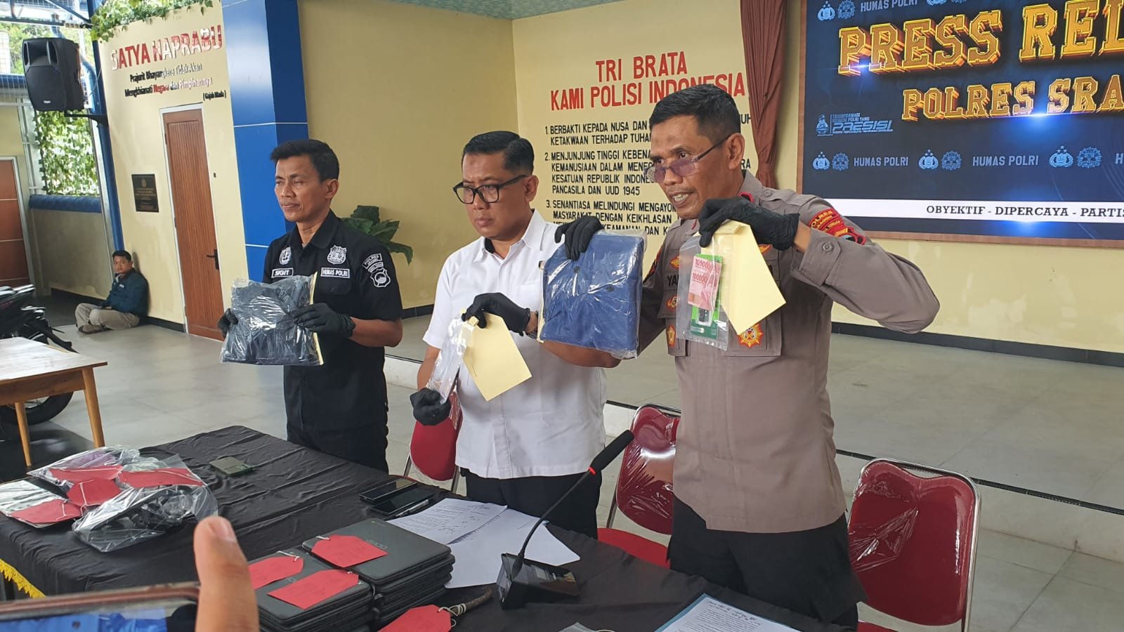 Modus Pura-Pura Belanja, Komplotan Lintas Kota Sikat Kalung Emas Rp.31 Juta di Sragen