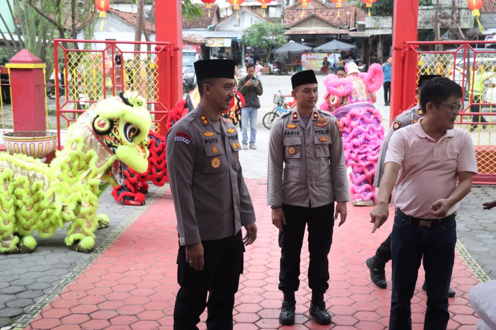 Ramadan Penuh Harmoni, 750 Lontong Cap Go Meh Dibagikan Polres Kebumen dan Klenteng Kong Hwie Kiong