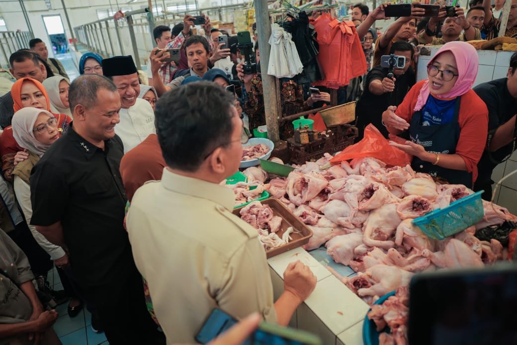 Mendag dan Gubernur Jateng Sidak Pasar Kudus, Cek Harga Daging hingga Cabai Jelang Lebaran