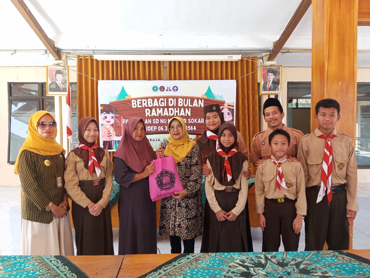 Ratusan Pramuka SD NU Master Sokaraja Salurkan Ratusan Paket Sembako untuk Warga di 18 Desa