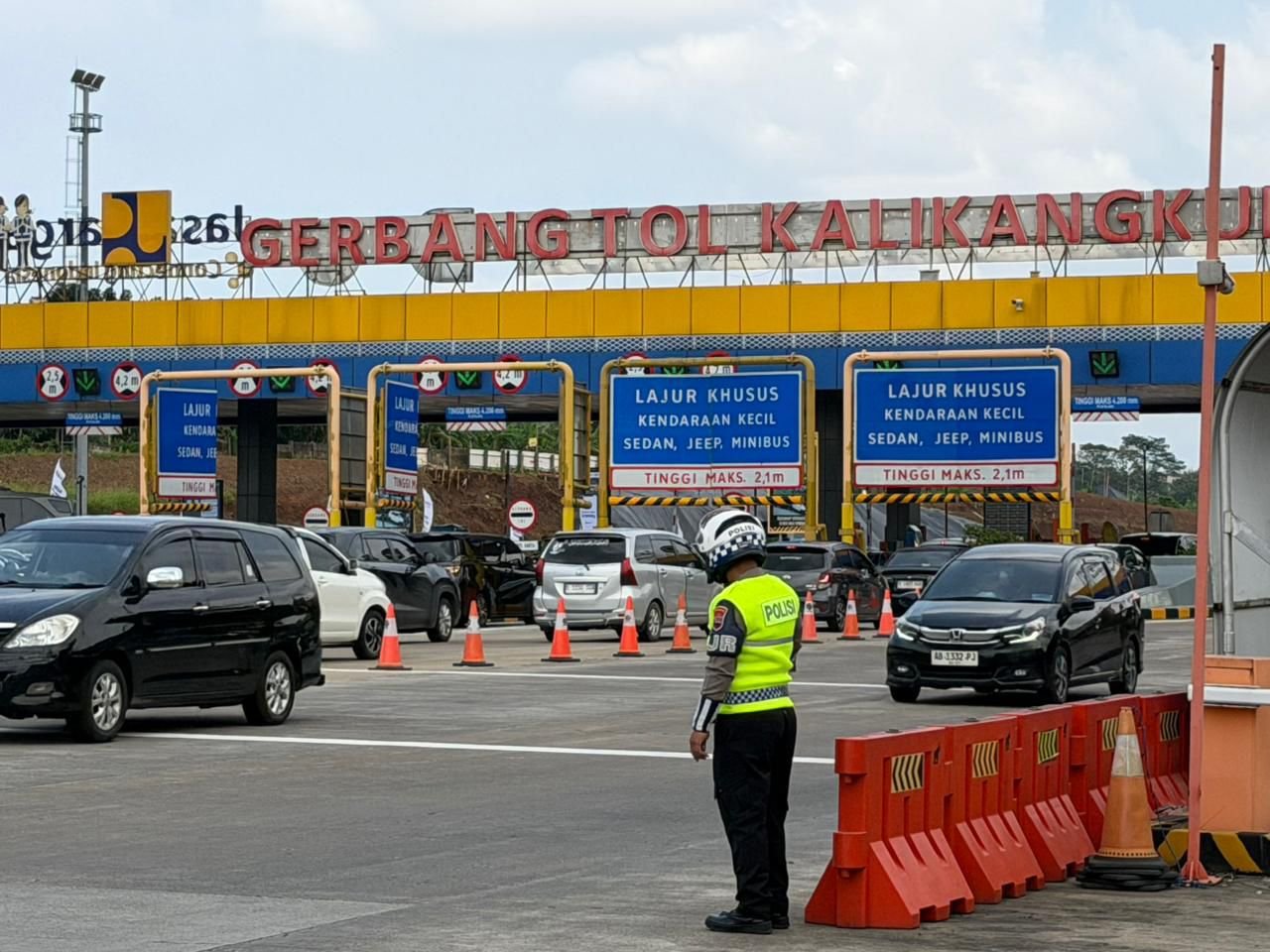 Hari ke 2 OKC, 31.703 Kendaraan Masuk Jateng Lewat GT Kalikangkung, Polda Jateng; sudah mulai ada peningkatan Arus