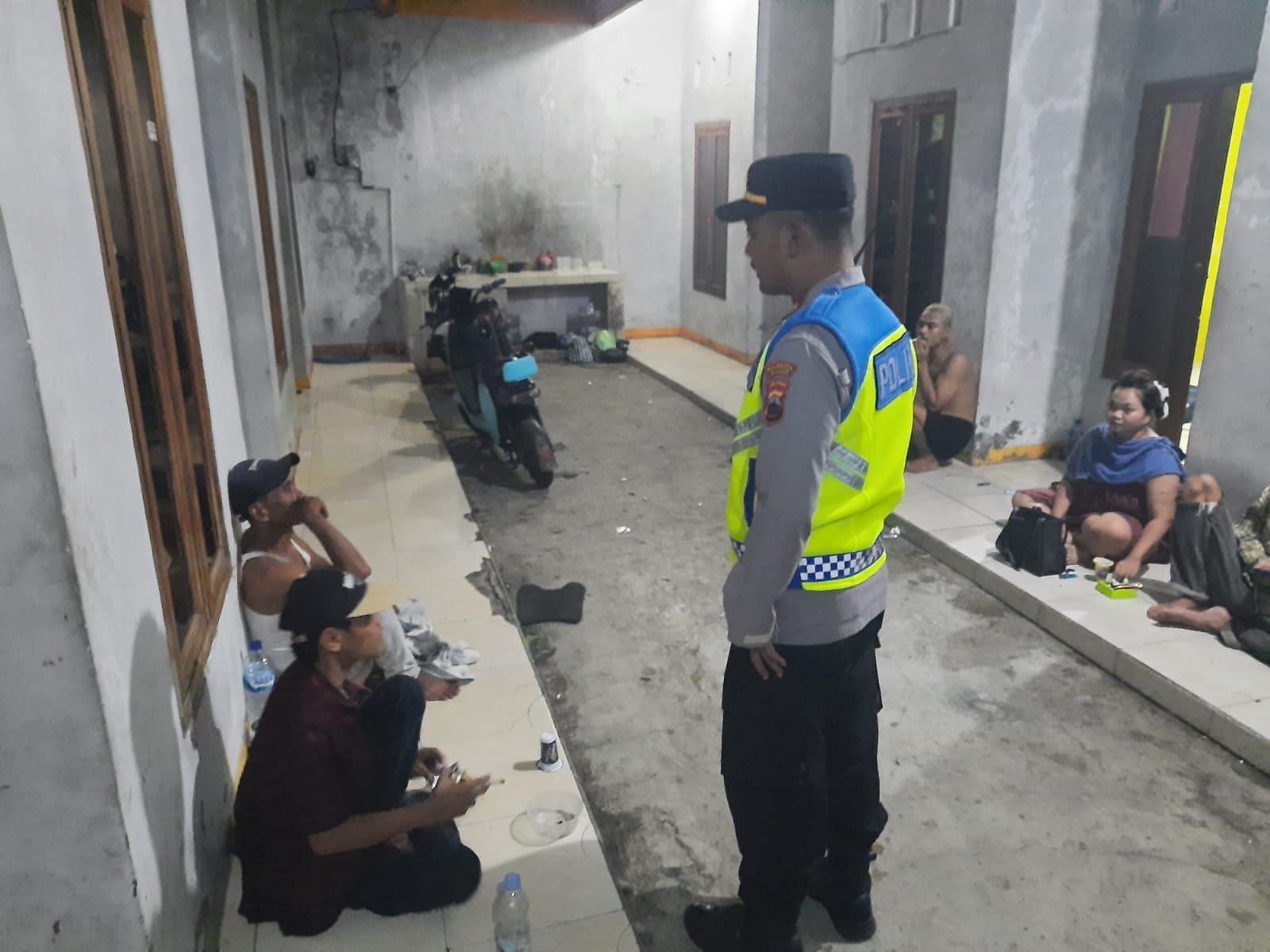 Polsek Sidareja Sita Miras dalam Razia Kos, Dua Warga Diamankan