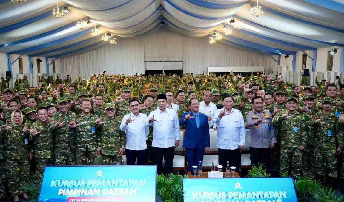 Menkop Ferry Juliantono Dorong DPRD Se-Indonesia Perkuat Koperasi Desa Merah Putih di Magelang