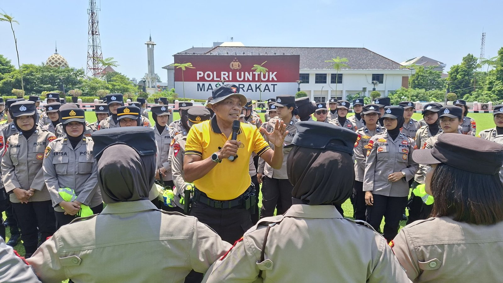 Polda Jateng Latih 185 Polwan Jadi Negosiator, Siap Kawal Aksi Massa dengan Pendekatan Humanis