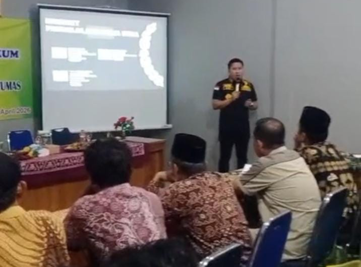 Kejari Banyumas Sosialisasikan Kesadaran Hukum di Kalibagor, Soroti Judi Online dan Kejahatan Siber
