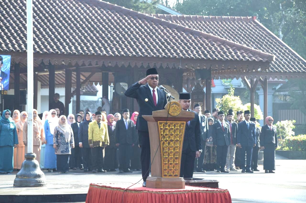 Pimpin Upacara Hardiknas, Sadewo Dorong Akses Pendidikan Tanpa Diskriminasi