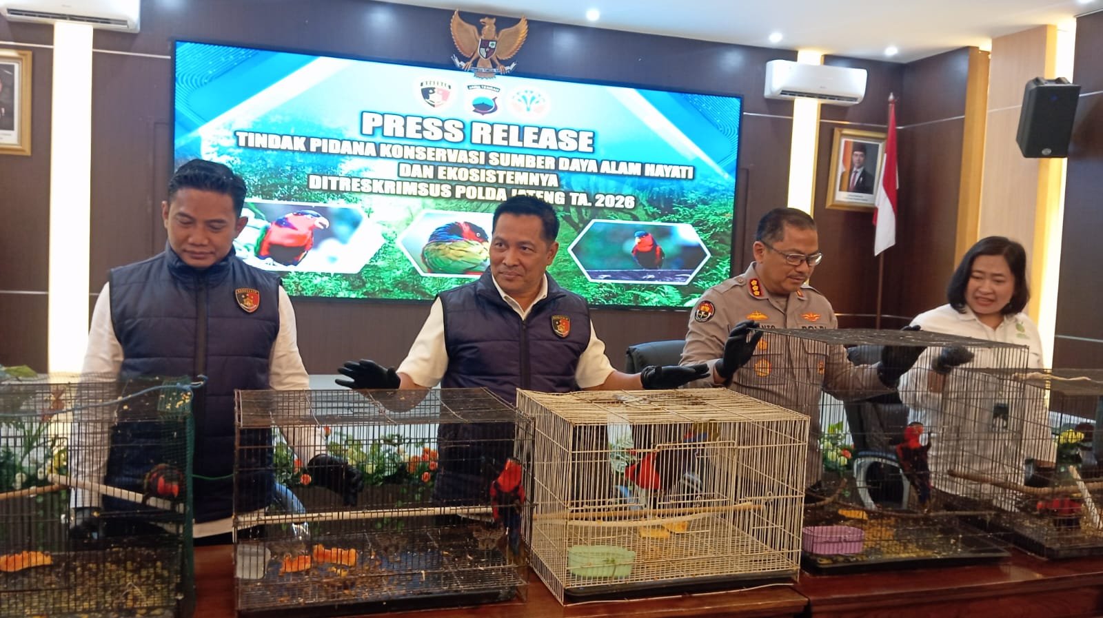 Polda Jateng Selamatkan 18 Burung Langka dari Perdagangan Ilegal di Juwana, Tiga Pelaku Diamankan