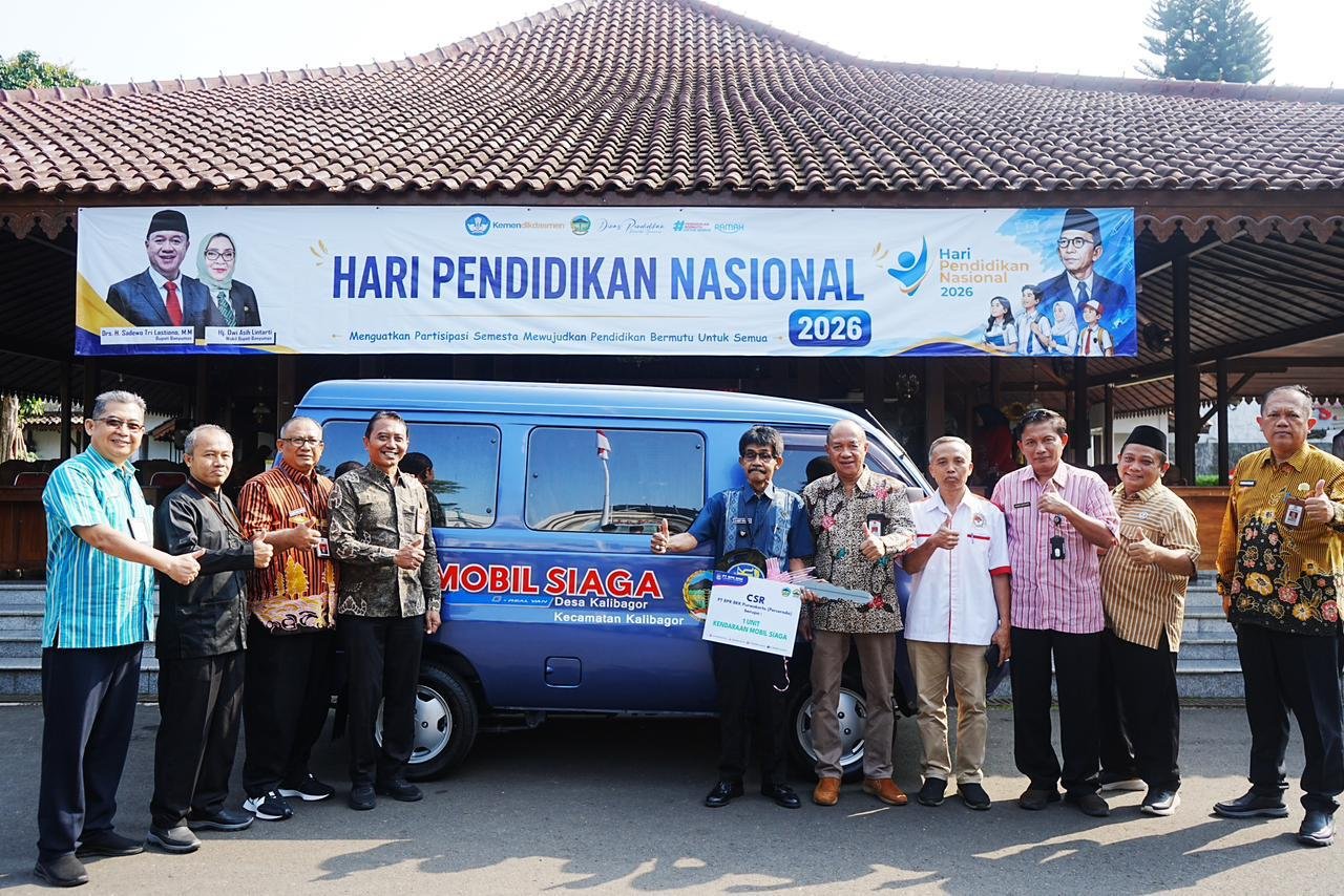 Bupati Sadewo Serahkan Mobil Siaga CSR BKK Purwokerto untuk Desa Kalibagor