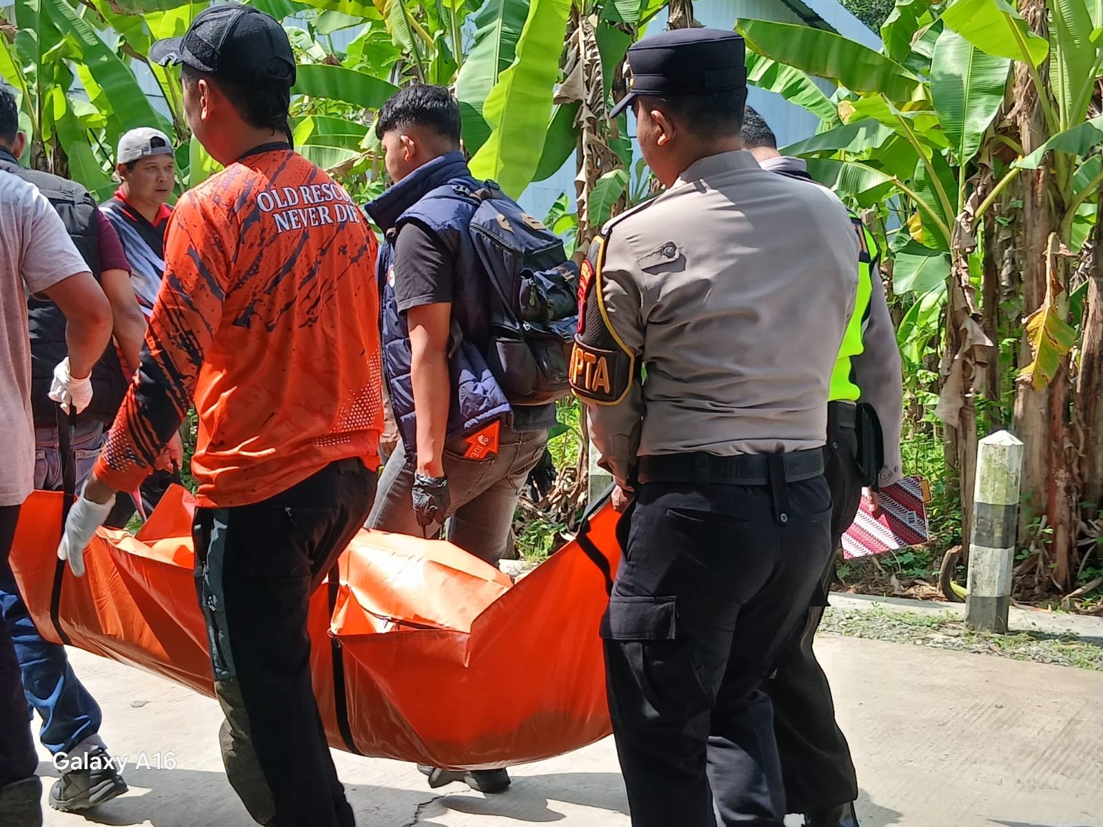 Pria Ditemukan Meninggal di Tepi Jalan Dekat Jembatan Kedung Galong Buayan