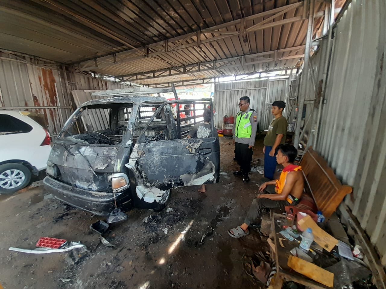Mobil Pikap Terbakar di Bengkel Pejagoan Saat di Service