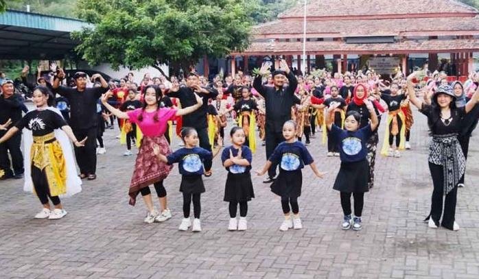 Ratusan Penari Gegerkan Pantai Widuri, Bupati Pemalang Serukan Generasi Muda Jadi Penjaga Budaya Bangsa
