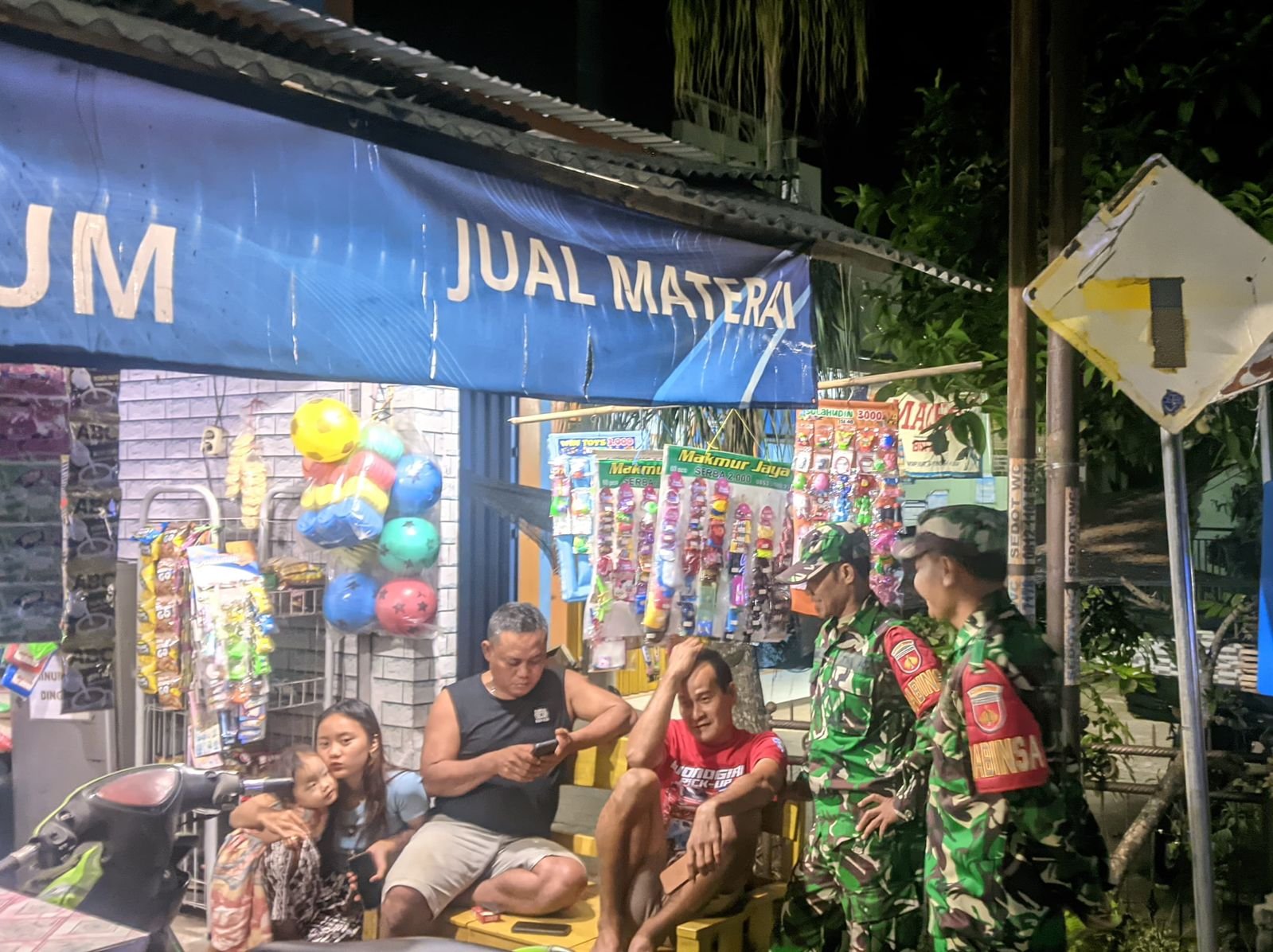 Babinsa Bulukerto Gencarkan Patroli Malam, Warga Diajak Jaga Keamanan Lingkungan