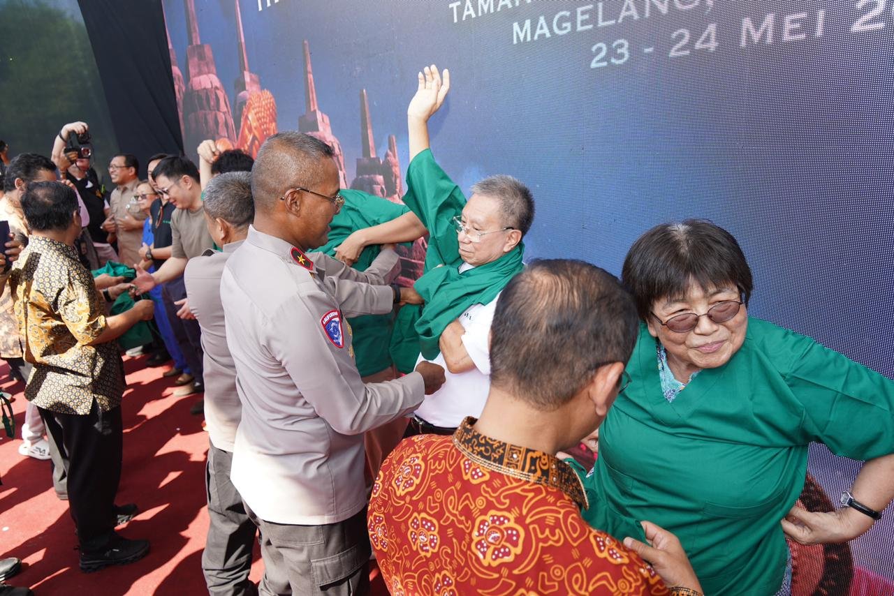 Polda Jateng dan WALUBI Gelar Pengobatan Gratis di Borobudur