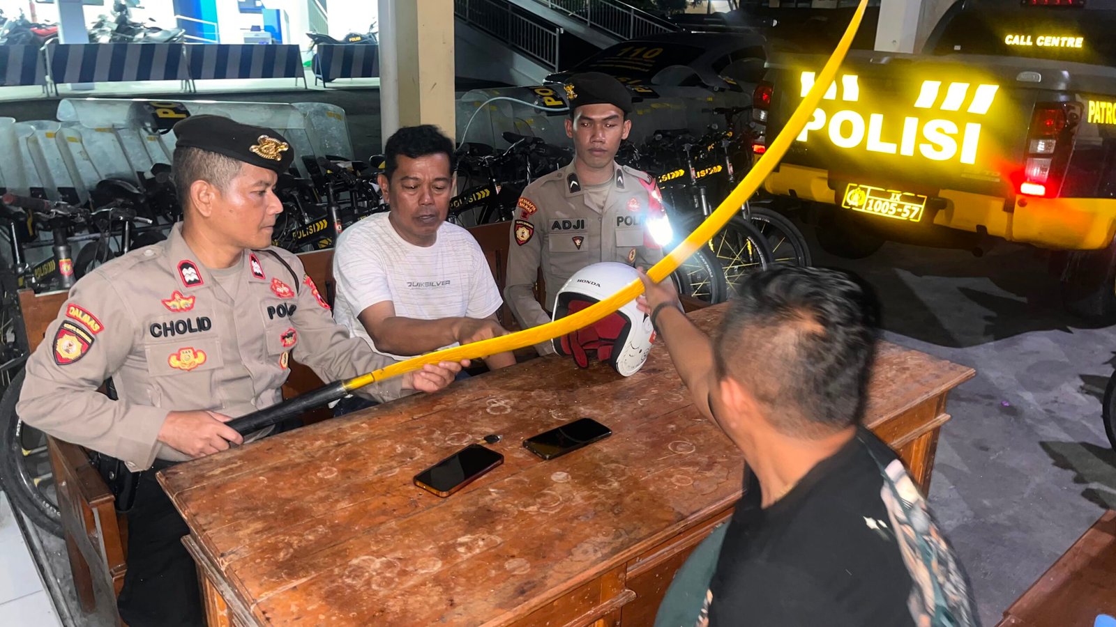 Bawa Klewang Sepanjang 1,5 Meter di Jalan Raya,Dua Pelajar Diamankan Polres Kebumen