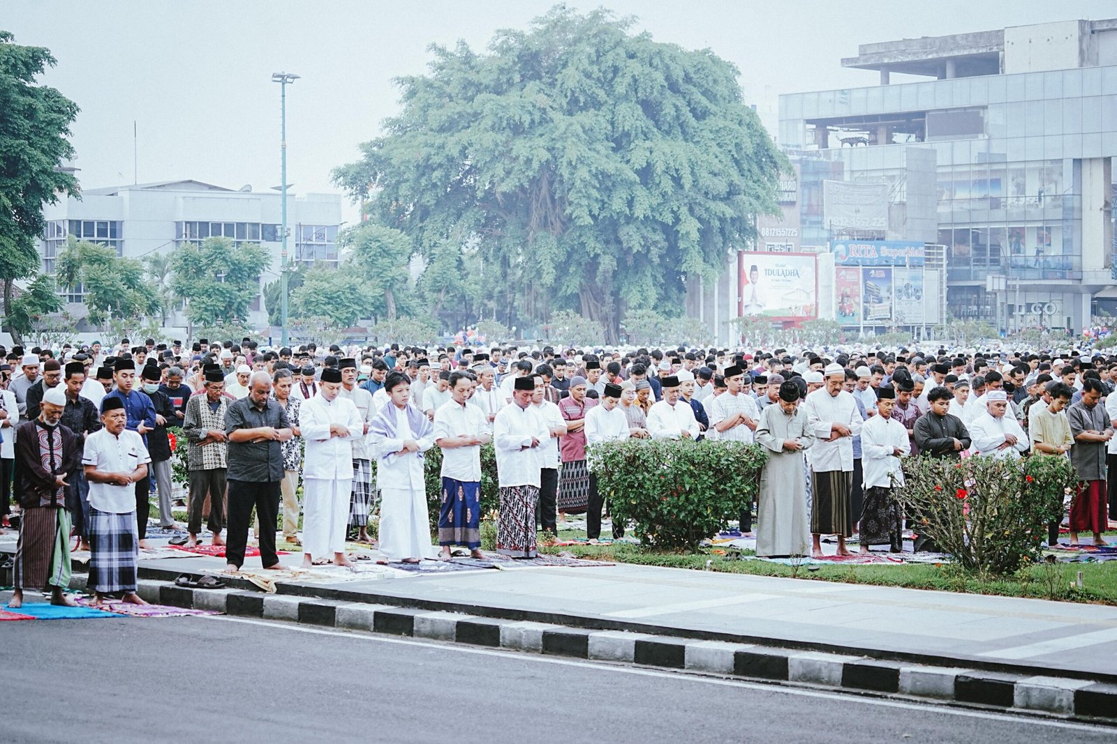 Lautan Jamaah Penuhi Alun-alun Purwokerto, Idul Adha Jadi Momentum Perkuat Kepedulian dan Persaudaraan