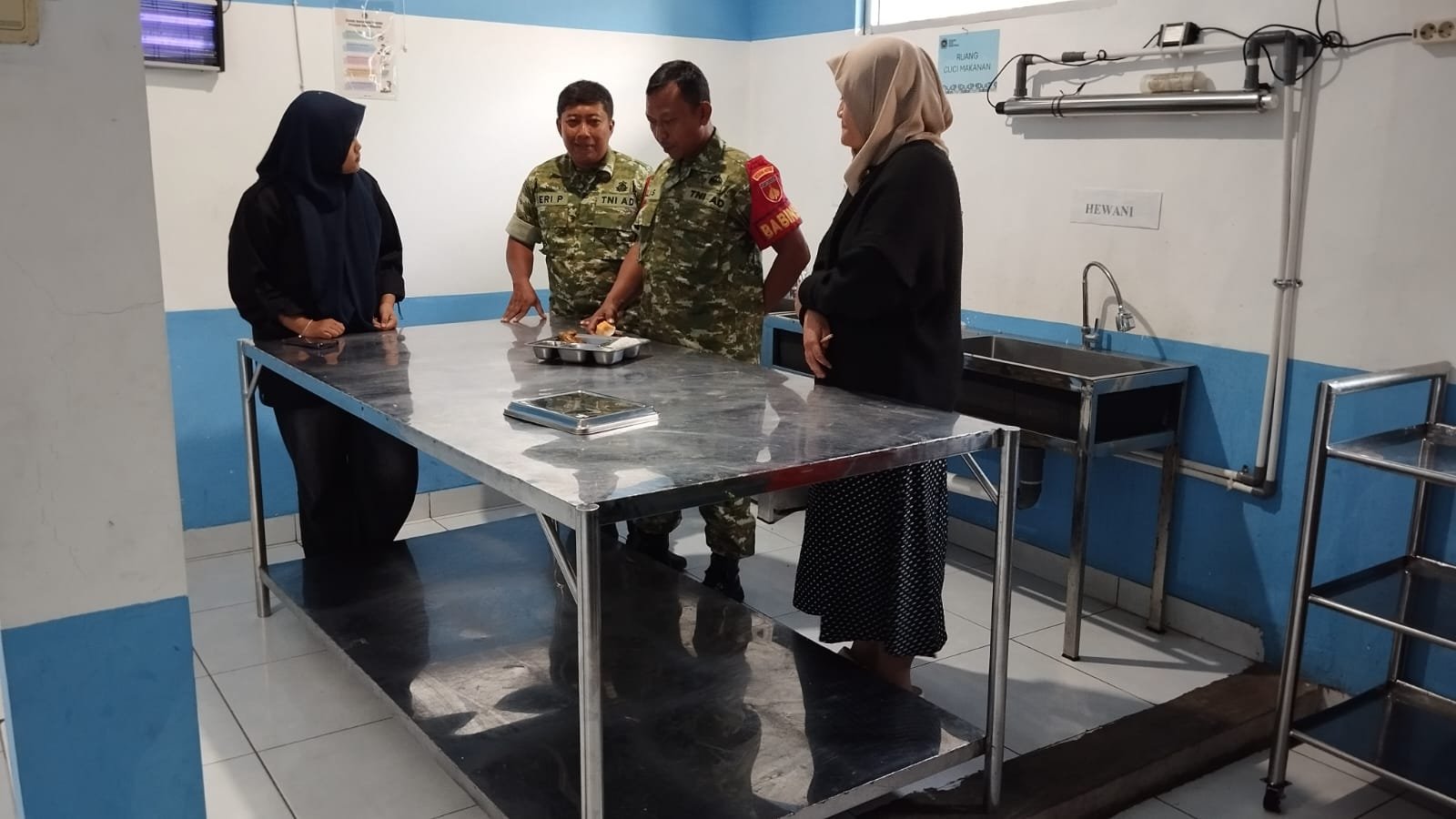 Kawal Generasi Emas, Babinsa Gesi Pastikan Menu MBG Layak dan Bergizi untuk Pelajar