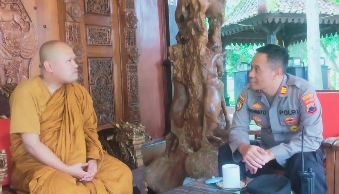 Kapolsek Adipala Gandeng Tokoh Buddha Jelang 1 Suro, Perkuat Benteng Kerukunan dan Keamanan Wilayah