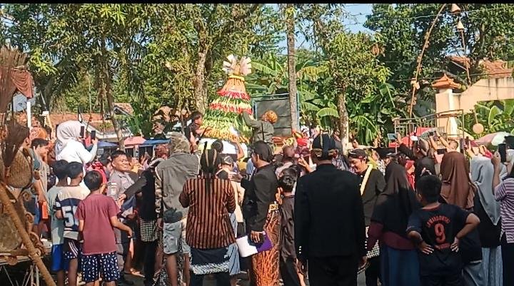 Sedekah Bumi Banjarwaru Meriah, Ribuan Warga Tumpah Ruah