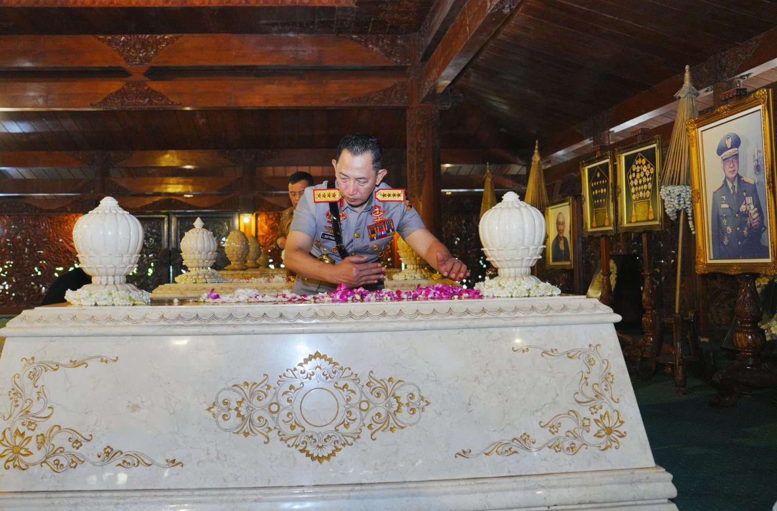 Ziarah ke Makam Soeharto, Kapolri Teguhkan Semangat Pengabdian Polri di Hari Bhayangkara ke-80