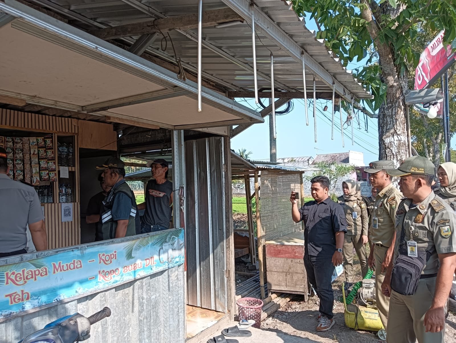 Perangi Peredaran Miras, Polres Kebumen Sita Puluhan Botol Minuman Keras dalam Razia Pekat di Kuwarasan