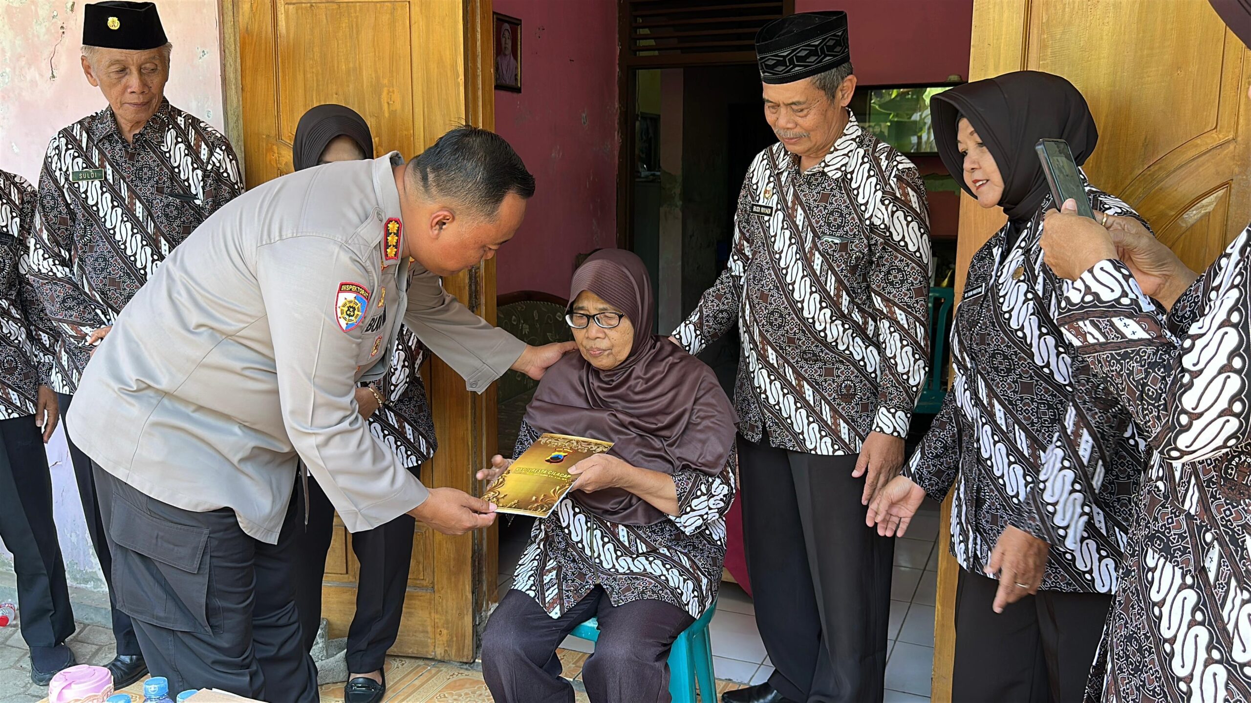 HUT Bhayangkara ke-80, Polresta Cilacap Sambangi Purnawirawan dan Warakawuri