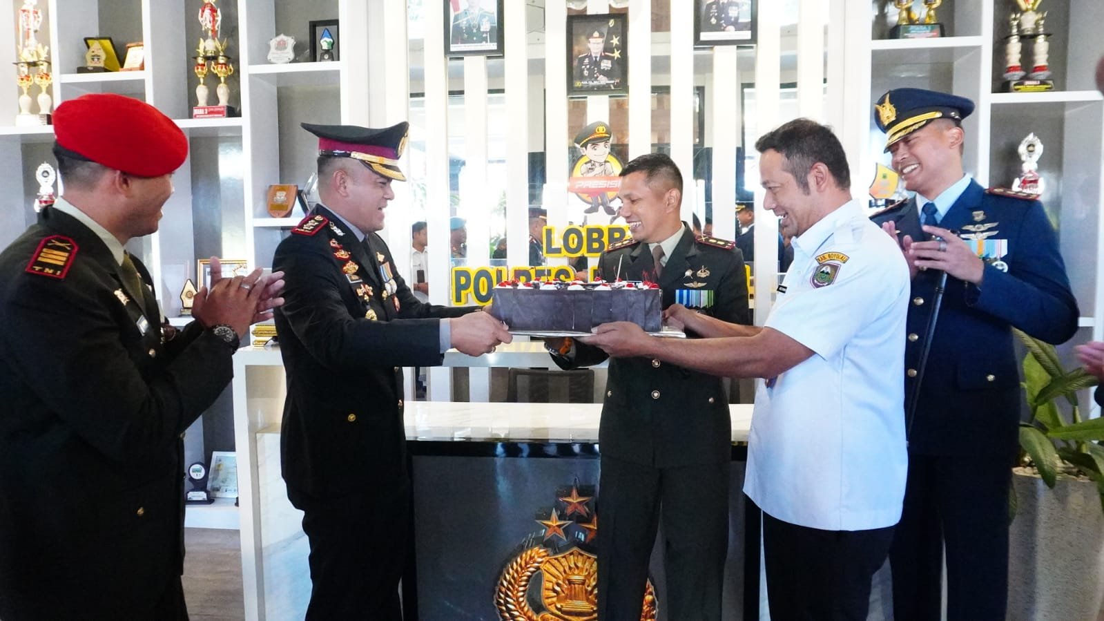 Kejutan HUT Bhayangkara ke-80, Dandim dan Bupati Boyolali Sambangi Polres, Perkuat Sinergi TNI-Polri dan Pemda